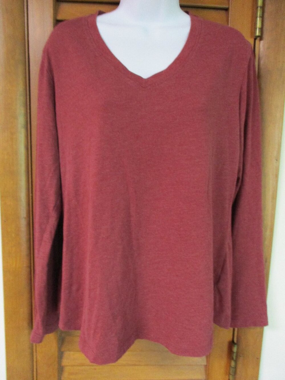 Women's Natural Reflections Long Sleeve V neck tee